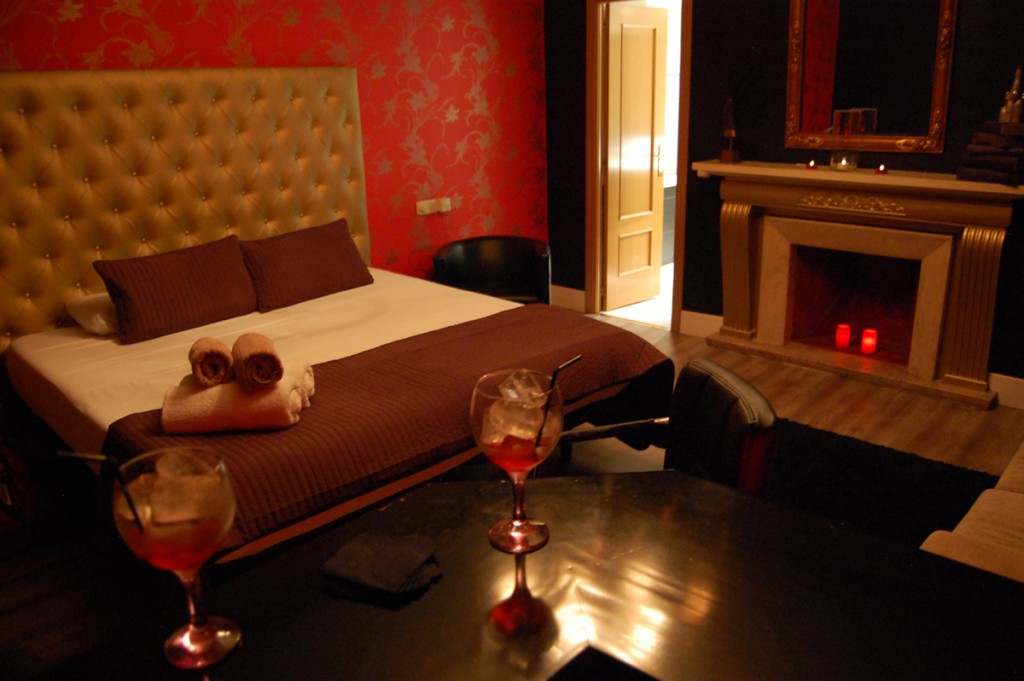 Palace Premium Suite con chimenea, barra de bar y cama king size en Madrid